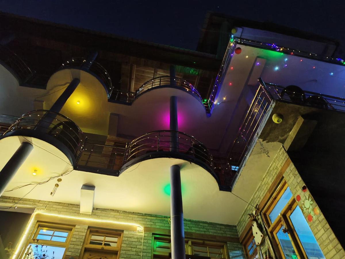 Hotel Cafe Kush Tosh Exterior foto